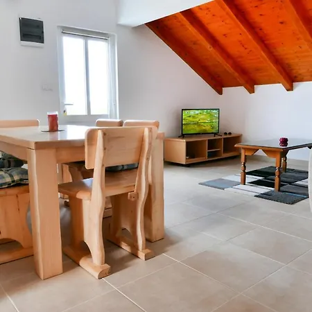 Apartment Smoljic *