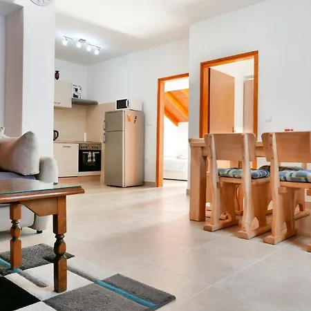 Apartment Smoljic Pirovac