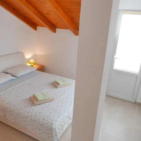 Apartment Smoljic Pirovac